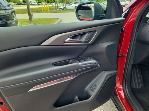 Certified 2025 Chevrolet Traverse LT w/ Driver Confidence Package FWD image 16