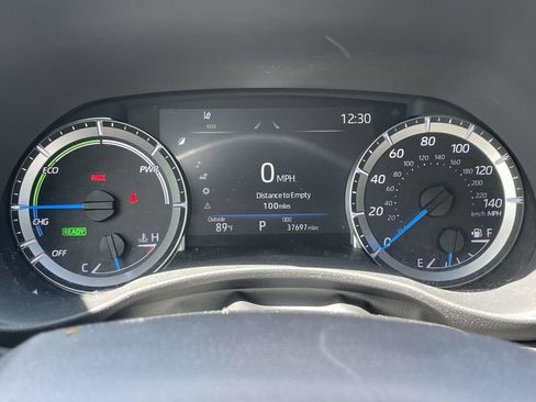 Used 2024 Toyota Highlander LE FWD image 24