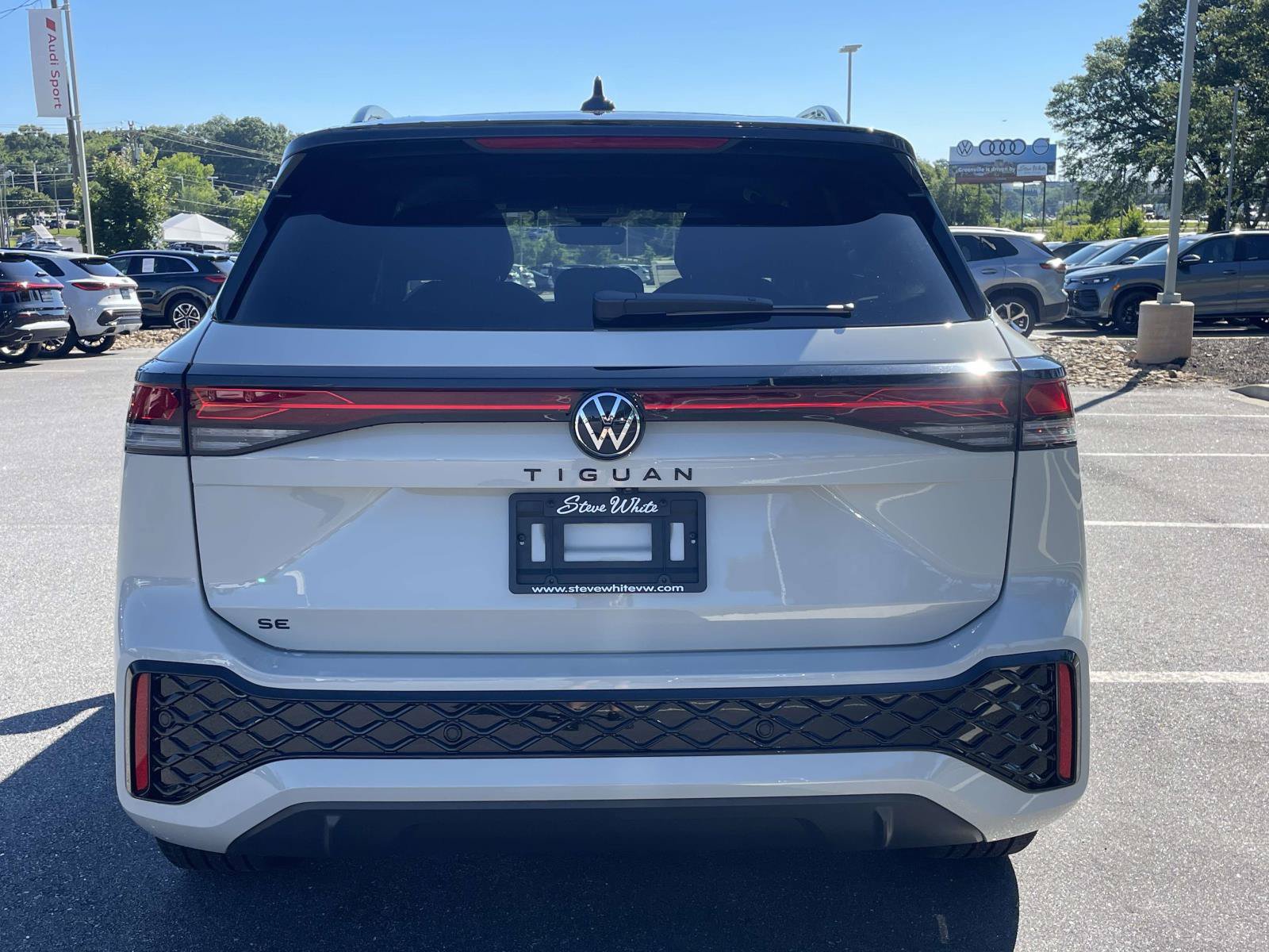 New 2026 Volkswagen Tiguan SE R-Line FWD image 6