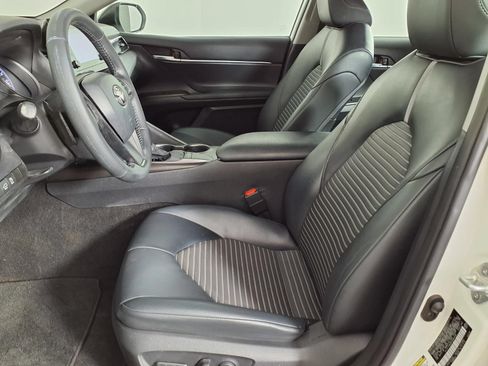 Used 2023 Toyota Camry SE w/ Convenience Package FWD image 18
