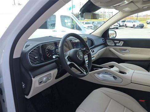 Used 2025 Mercedes-Benz GLE 350 4MATIC image 25