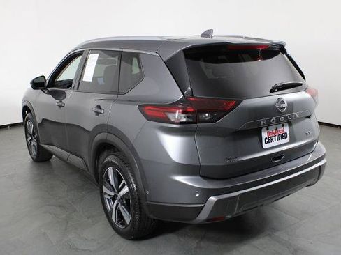 Certified 2026 Nissan Rogue SL FWD image 4