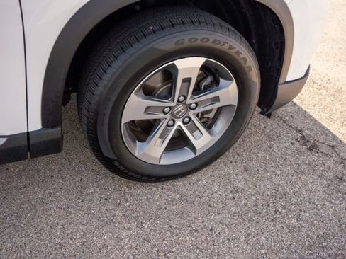 Used 2025 Honda Pilot EX-L image 9
