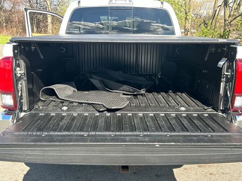 Certified 2020 Toyota Tacoma SR5 AWD/4WD image 23