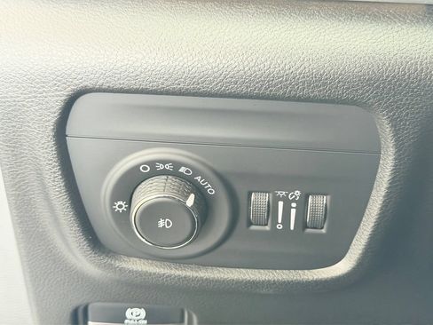 Used 2022 Jeep Grand Cherokee L Limited AWD/4WD image 24