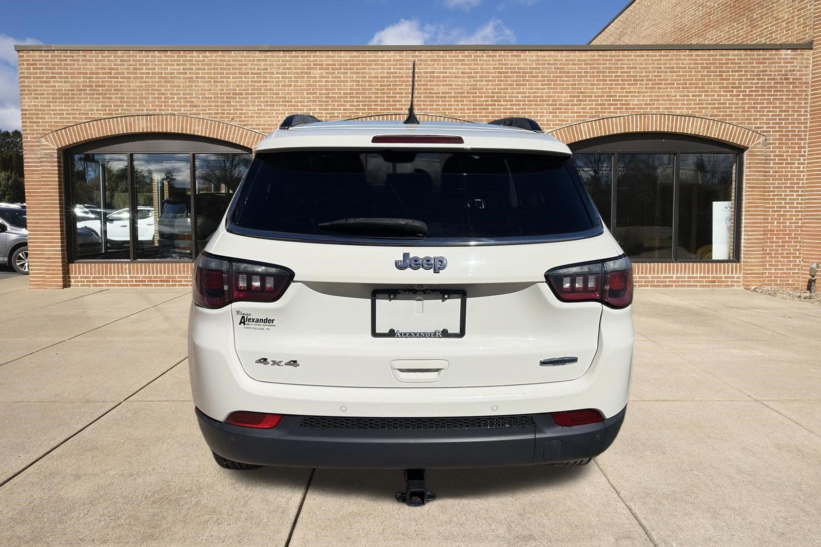 Used 2018 Jeep Compass Latitude w/ Popular Equipment Group AWD/4WD image 4