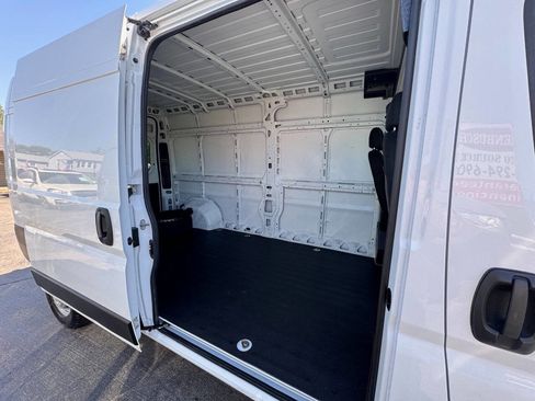 Used 2023 RAM ProMaster 2500 image 16