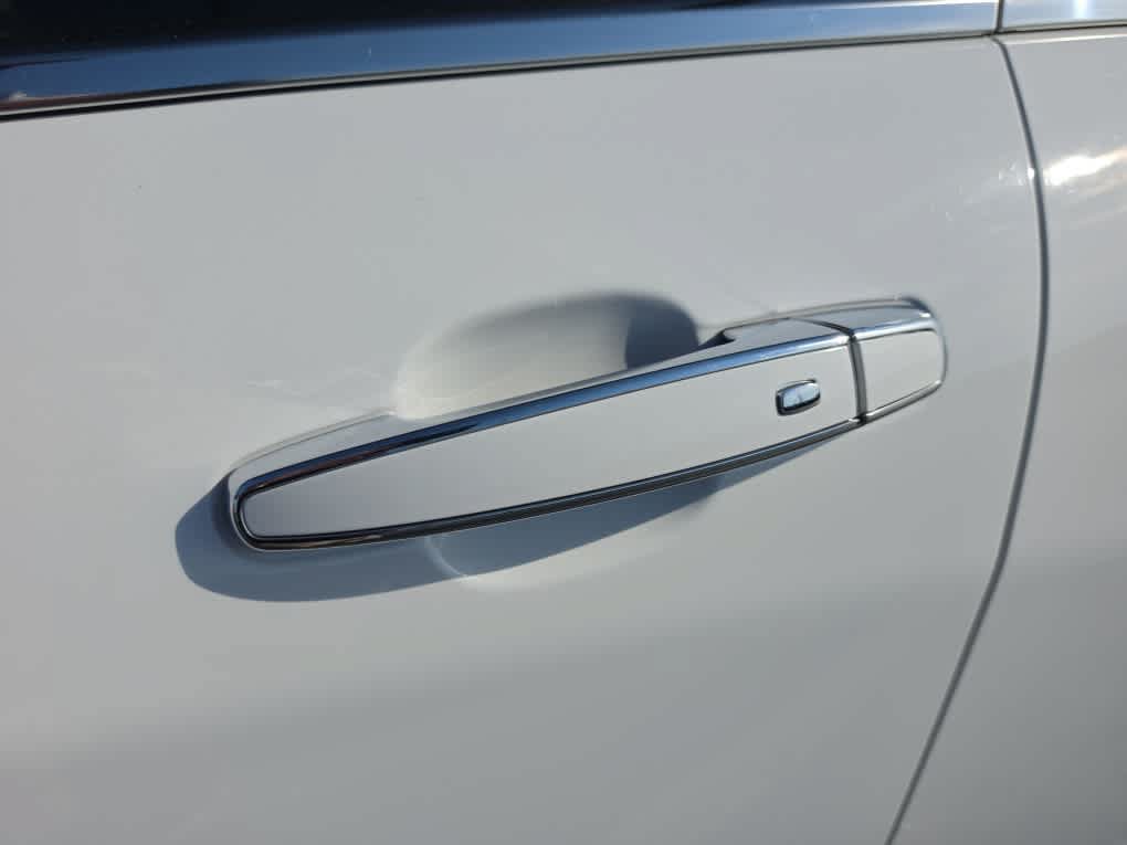 Used 2023 Chevrolet Equinox Premier AWD/4WD image 12