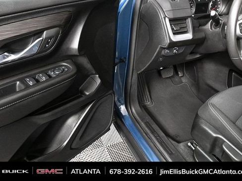 Used 2024 GMC Terrain SLE image 8