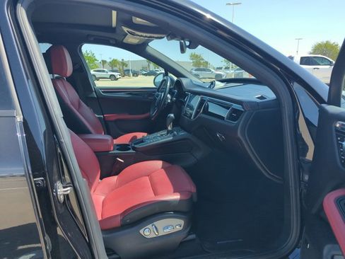 Used 2017 Porsche Macan image 16