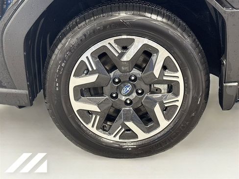 Used 2025 Subaru Forester Premium AWD/4WD image 32