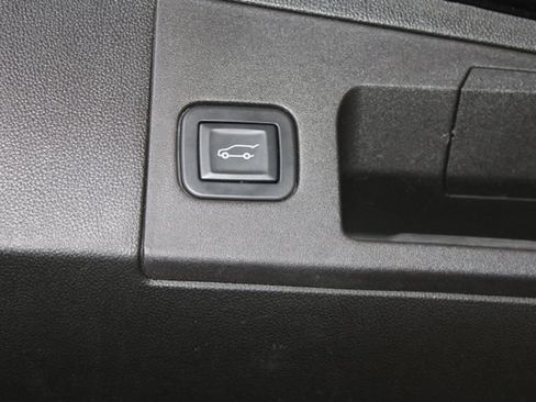 Used 2019 Cadillac XT5 FWD image 17