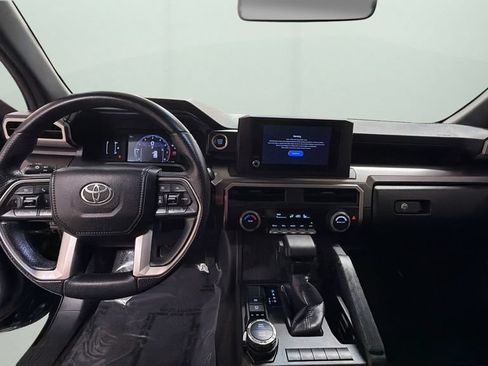 Used 2025 Toyota 4Runner SR5 AWD/4WD image 10