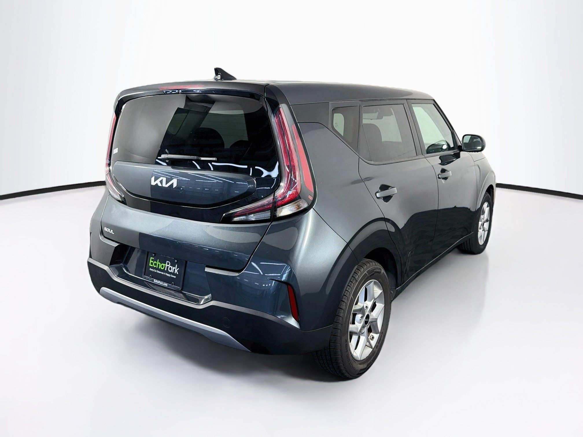 Used 2025 Kia Soul LX w/ LX Technology Package FWD image 9