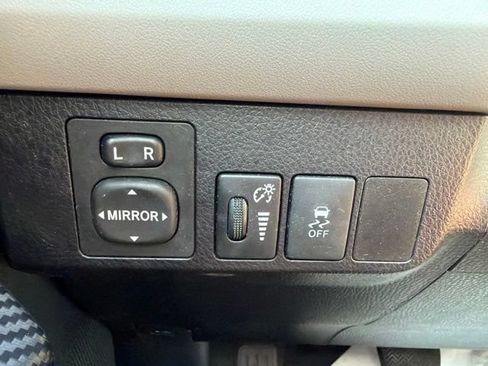 Used 2015 Toyota RAV4 LE FWD image 22