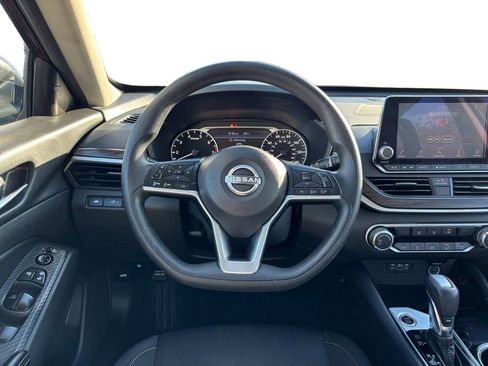 Used 2024 Nissan Altima 2.5 SV image 18
