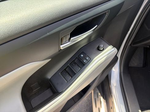 Used 2022 Toyota Highlander XLE FWD image 21