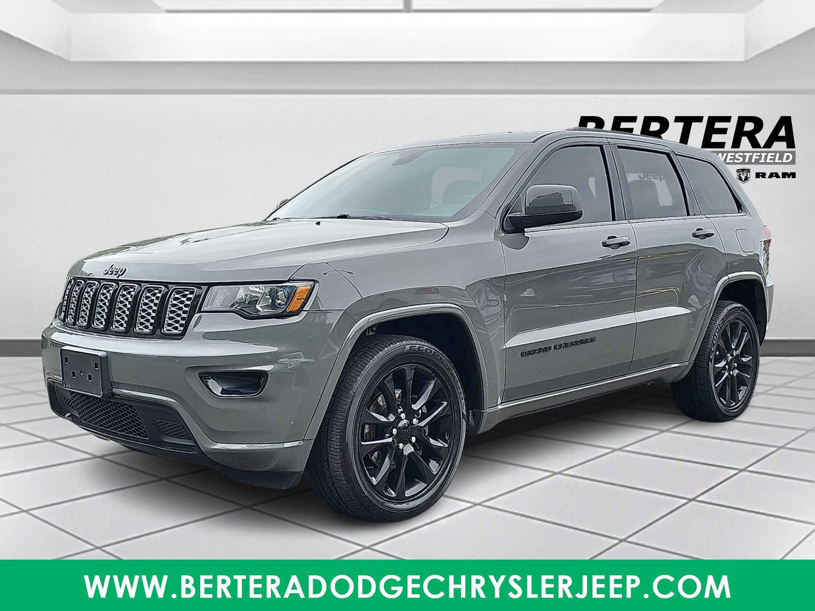 Used 2020 Jeep Grand Cherokee Altitude AWD/4WD image 3