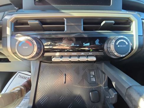 Used 2025 Toyota Tacoma SR5 AWD/4WD image 17