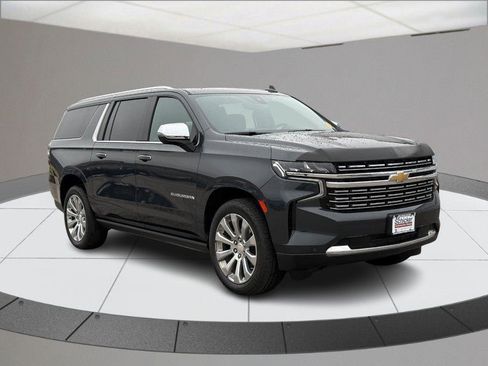 Used 2022 Chevrolet Suburban Premier image 2