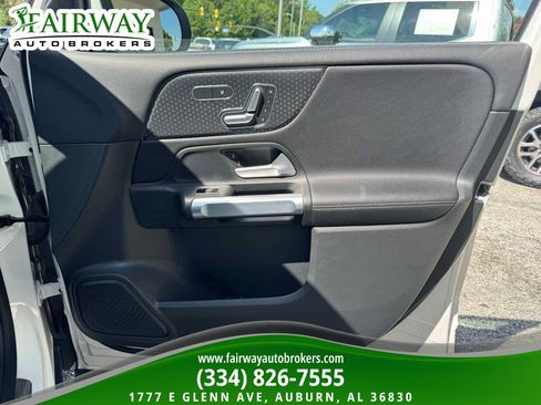 Used 2025 Mercedes-Benz GLB 250 image 28