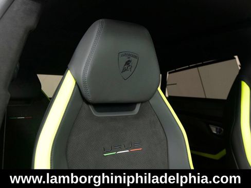 Used 2022 Lamborghini Urus AWD/4WD image 38