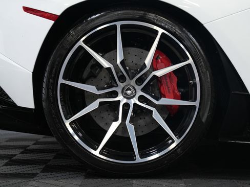 Used 2018 Lamborghini Aventador S image 58