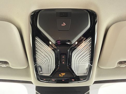 Used 2024 BMW X7 xDrive40i w/ Premium Package image 26