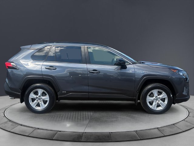 Used 2019 Toyota RAV4 LE w/ Carpet Mat Package AWD/4WD image 6