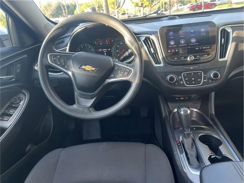 Used 2019 Chevrolet Malibu LT image 9