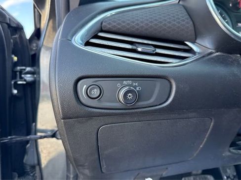 Used 2018 Chevrolet Malibu LT image 17