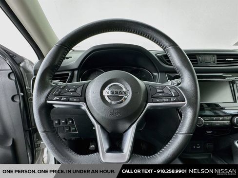 Used 2019 Nissan Rogue SV FWD image 11