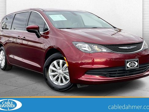 Used 2017 Chrysler Pacifica Touring w/ Tire & Wheel Group image 1
