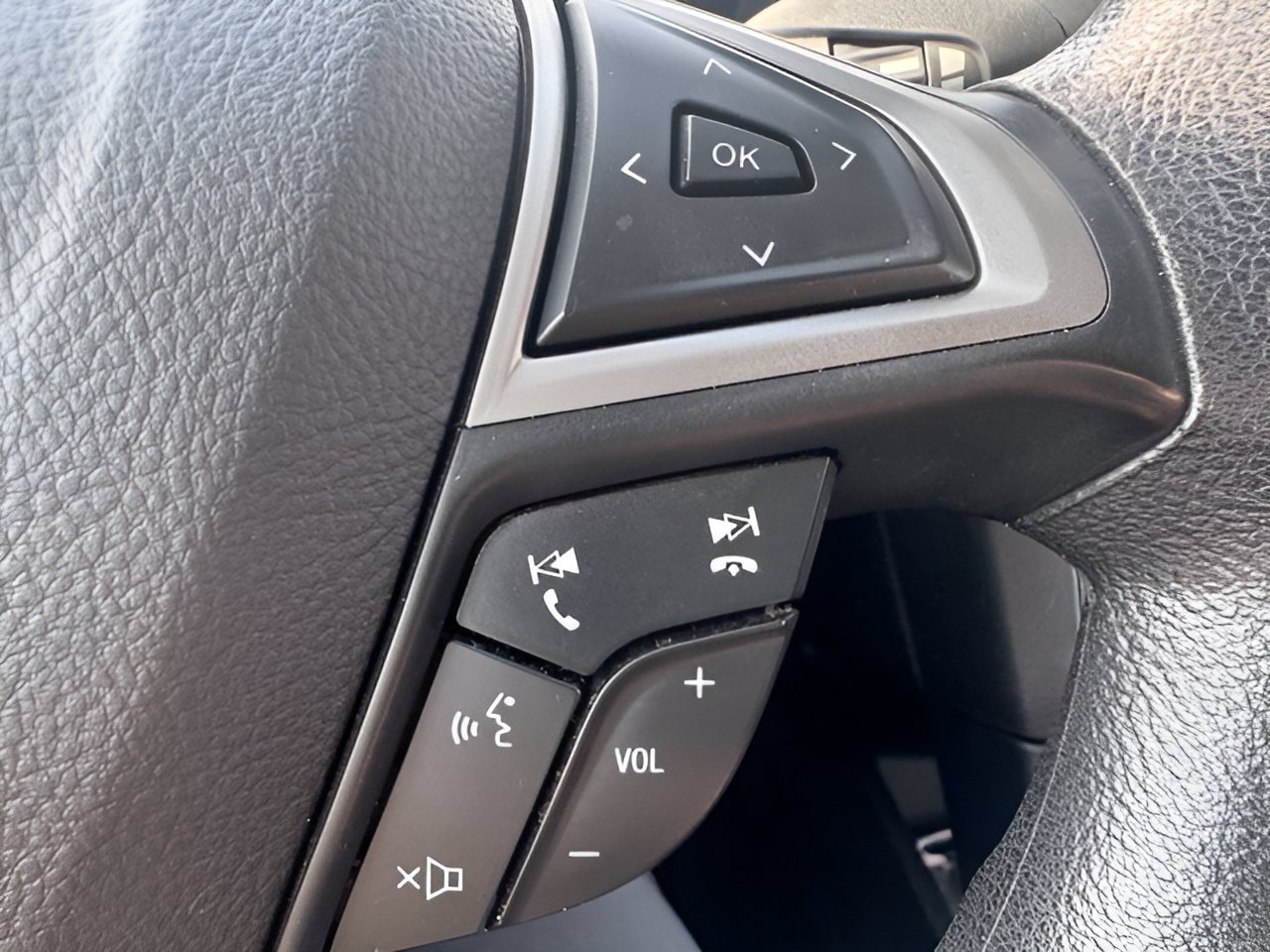 Used 2020 Ford Fusion SE FWD image 19