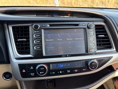 Used 2014 Toyota Highlander XLE image 17