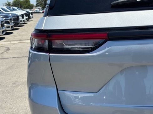 Used 2023 Jeep Grand Cherokee Limited RWD image 14