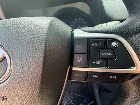 Used 2021 Toyota Sienna LE AWD/4WD image 14