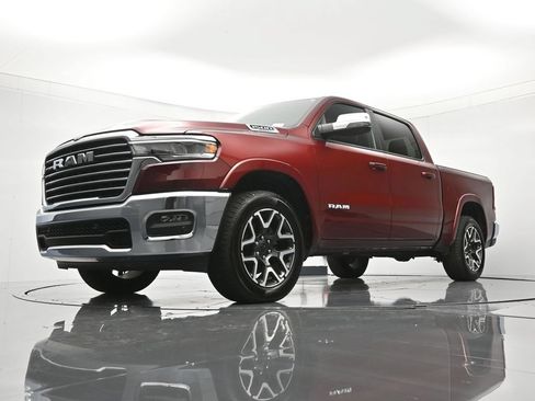 Used 2025 RAM 1500 Laramie AWD/4WD image 36