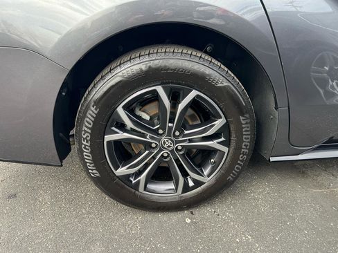 Used 2025 Toyota Sienna Platinum image 36