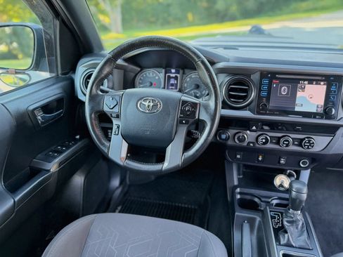 Used 2017 Toyota Tacoma TRD Off-Road w/ Tow Package (A/T) AWD/4WD image 35