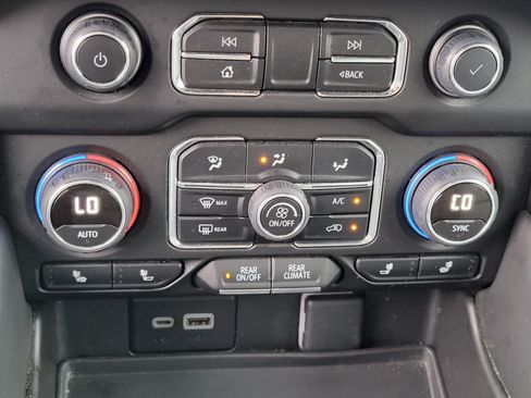 Used 2024 Chevrolet Tahoe LT AWD/4WD image 21