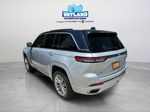 Used 2022 Jeep Grand Cherokee Summit w/ Advanced Protech Group IV AWD/4WD image 3