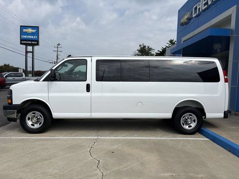 Certified 2025 Chevrolet Express 3500 LT w/ LT Preferred Equipment Group RWD image 5