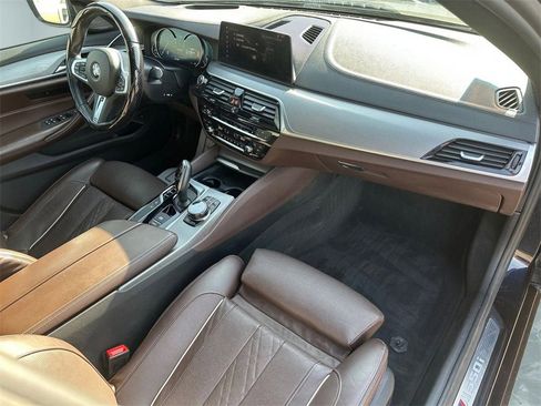 Used 2018 BMW M550i xDrive image 6