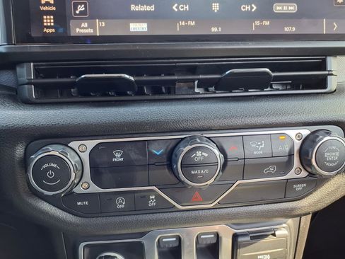 Used 2025 Jeep Wrangler Sport image 7