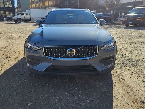 Certified 2024 Volvo V60 B5 Cross Country Ultimate image 6