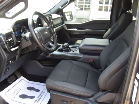 Used 2022 Ford F150 XLT w/ XLT Black Appearance Package image 9