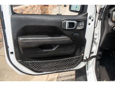 Used 2020 Jeep Gladiator Overland w/ Safety Group AWD/4WD image 11