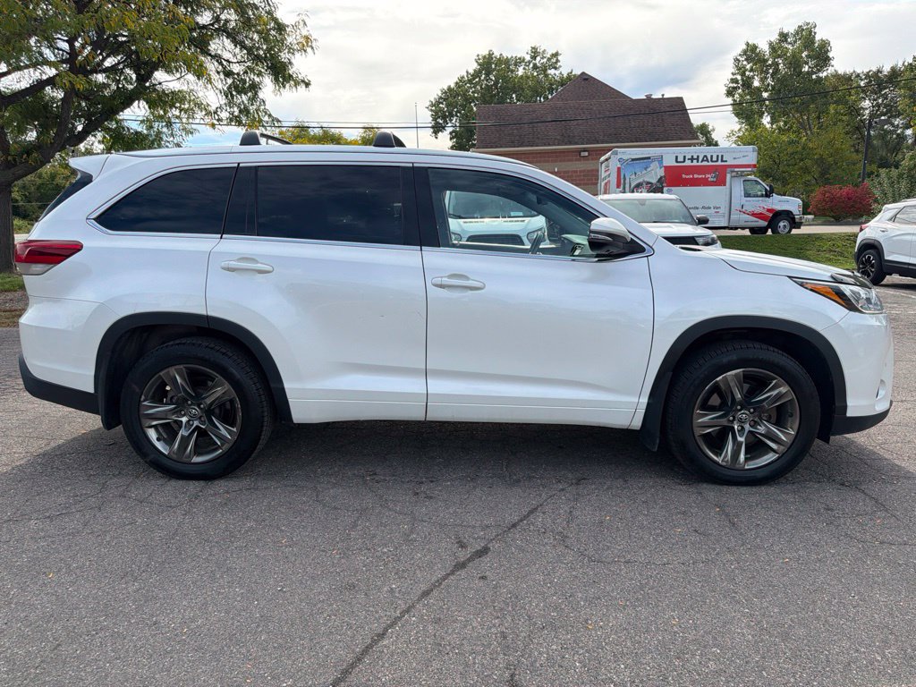 Used 2017 Toyota Highlander Limited AWD/4WD image 4