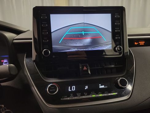 Used 2021 Toyota Corolla LE FWD image 19